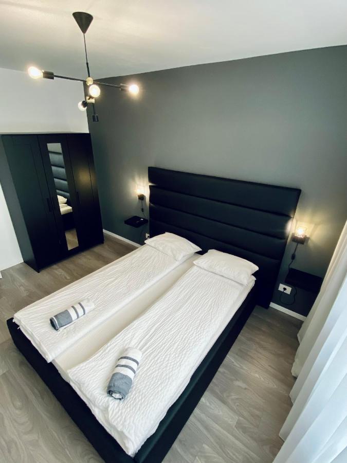 Happyhome Central Deluxe Apartments Oradea Ngoại thất bức ảnh
