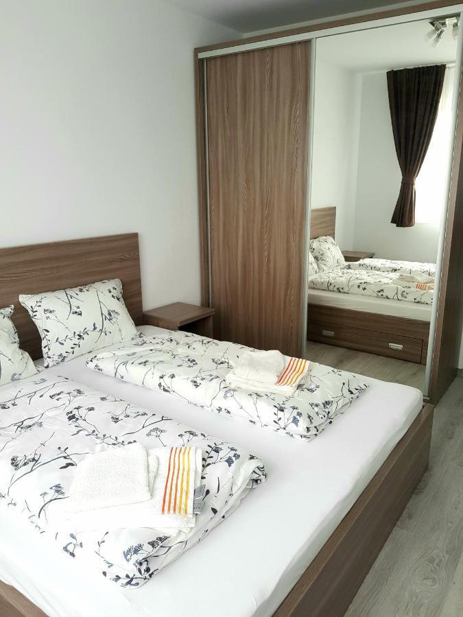 Happyhome Central Deluxe Apartments Oradea Ngoại thất bức ảnh