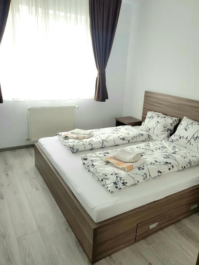 Happyhome Central Deluxe Apartments Oradea Ngoại thất bức ảnh